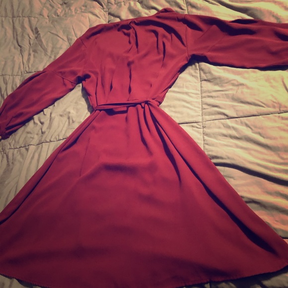 Size large Woman’s long sleeve burgundy dress - Picture 1 of 3